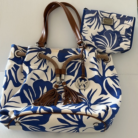 NWOT Michael Kors Eliza Blue White Floral Plastic Covered Canvas Makeup Pouch - Picture 12 of 12